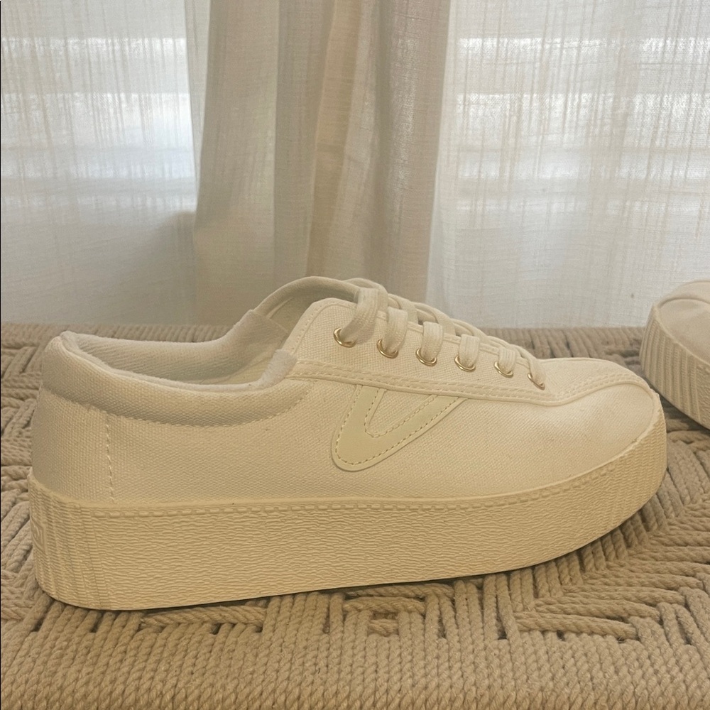 Tretorn Off-White Casual Sneakers - Picture 9 of 9